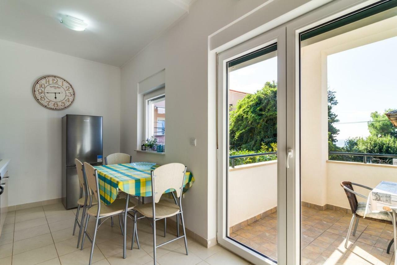 Apartments Tonka Near Beach And Sea Pula Exterior photo